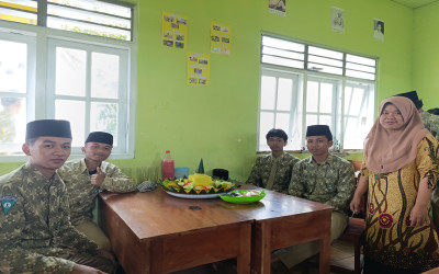Kreativitas dalam Rasa: Ujian Praktik SBK Kelas XII MA Darunnajah dengan Menghias Tumpeng
